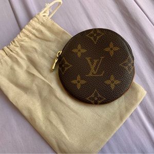 🎉SOLD🎉Authentic Louis Vuitton Monogram Round Coin Purse